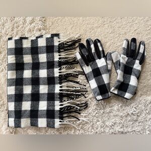 Black & White Buffalo Plaid Gloves - Women's Cozy Winter Gloves